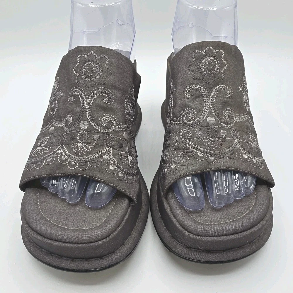 Vintage Y2K MIA Cora Platform Chunky Slide Sandals Shoes Embroidered Gray SZ 8.5